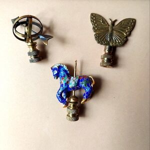 VINTAGE 3 ANTIQUE LOT LIGHT LAMP FINIALS TOPPERS Ornate Brass mcm, Eclectic